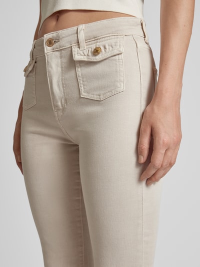 Guess Flared Jeans mit aufgesetzten Pattentaschen Modell 'SEXY FLARE' Offwhite 3