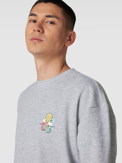 URBAN CLASSICS Sweatshirt mit Logo-Motiv-Print Modell 'Cloudy Crew' Hellgrau 3