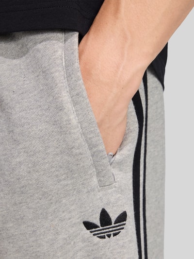 adidas Originals Regular Fit Sweatshorts mit Logo Stitching Mittelgrau Melange 3