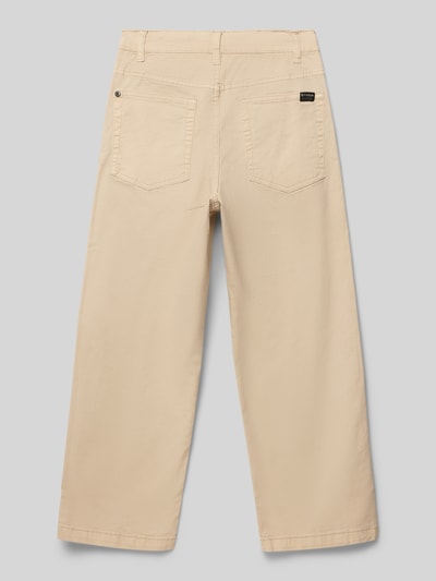 Produktfoto, Chino mit Eingrifftaschen und Label-Detail von Garcia, bawełna z elastanem, krój regular fit, szerokość w rozmiarze 140: 33 cm, długość nogawki wewnętrznej: 60 cm, beżowy kolor, proste nogawki, tylne kieszenie, tekstura gładka