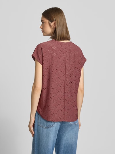 Frauenmodel trägt Relaxed Fit T-Shirt mit Ausbrenner-Effekt Modell 'SMILLA' von Only, Damen T-Shirt, Rundhals, Kurzarm, Rückansicht.
