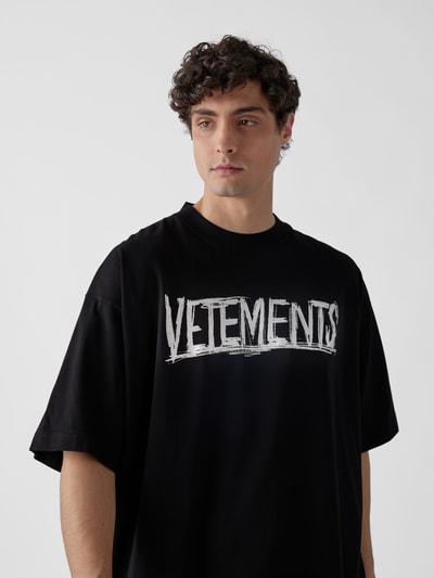 VETEMENTS T-Shirt mit Brand-Print Schwarz 3