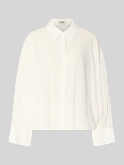 Produktfoto, Relaxed Fit Bluse Modell 'SELENI' von Drykorn in Creme, Baumwoll-Viskose-Mix, Hemdblusenkragen, glatte Textur, Knopfleiste.