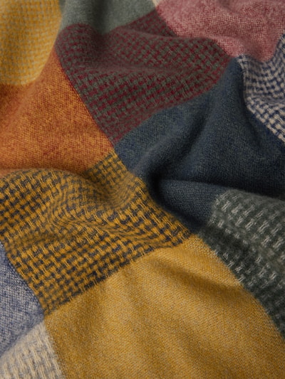 Produktfoto, Schal mit Fransen Modell 'happy' von Kurt Beines, rechteckige Passform, Strick-Optik, mehrfarbig, weiche Textur
