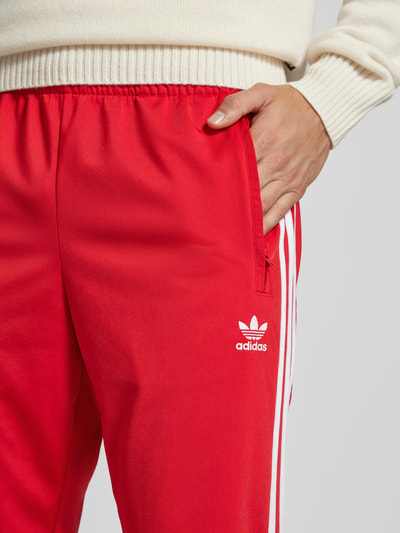 adidas Originals Straight Leg Sweatpants mit labeltypischen Streifen Rot 3