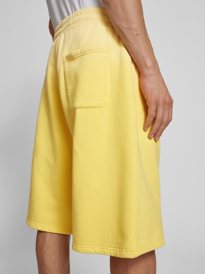 REVIEW Shorts mit elastischem Bund Pastellgelb 3