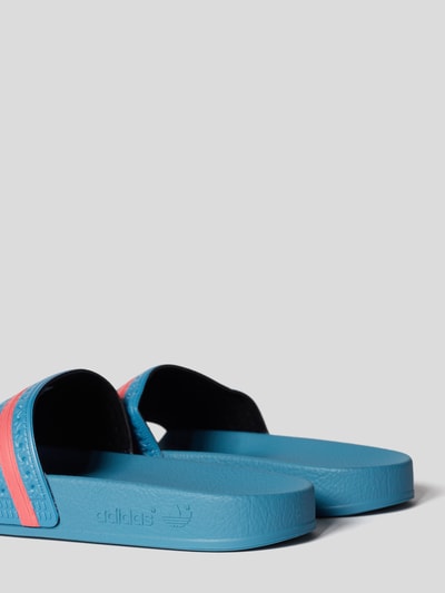 adidas Originals Slides mit Logo-Streifen Hellblau 3