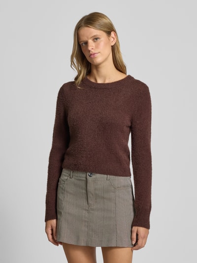 Only Sweter z dzianiny o kroju regular fit z okrągłym dekoltem model ‘PETRA’ Czekoladowy 4