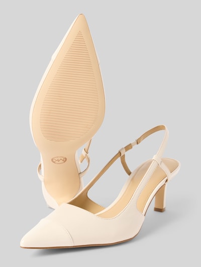 Produktfoto, Pumps aus echtem Leder Modell 'Alora' von MICHAEL Michael Kors, spitze Passform, offene Ferse, glatte Sohle, Absatzhöhe 8 cm, Schaftweite 6 cm, cremefarben, schlichte Form und glatte Textur.