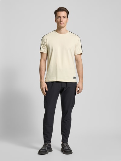 EA7 Emporio Armani T-Shirt mit Label-Print Offwhite 1