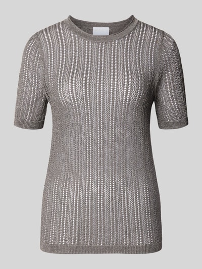 Produktfoto, Schimmerndes Strickshirt mit Rundhalsausschnitt von Jake*s Collection, Schimmernd, Material-Mix mit Viskose-Anteil, Slim Fit, silber-grau, feinmaschige Struktur, Rückenlänge 56 cm, Ärmellänge 26 cm bei Größe S.
