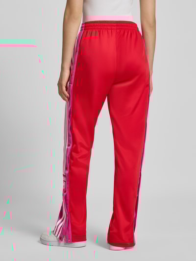 adidas Originals Spodnie sportowe o kroju regular fit z zakładkami w pasie model ‘BREAK’ Czerwony 5