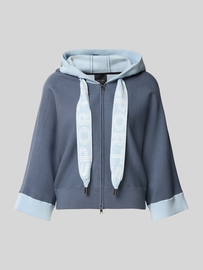Produktfoto, Relaxed Fit Sweatjacke aus Viskose-Mix mit Logo-Detail von Marc Cain in Blau mit Kapuze, Tunnelzug, Reißverschluss und elastischem Bund
