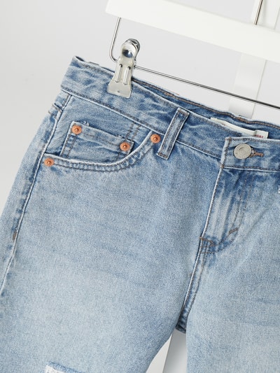 Levi’s® Kids Szorty jeansowe ze średnim stanem o kroju girlfriend fit z bawełny Jeansowy niebieski 2