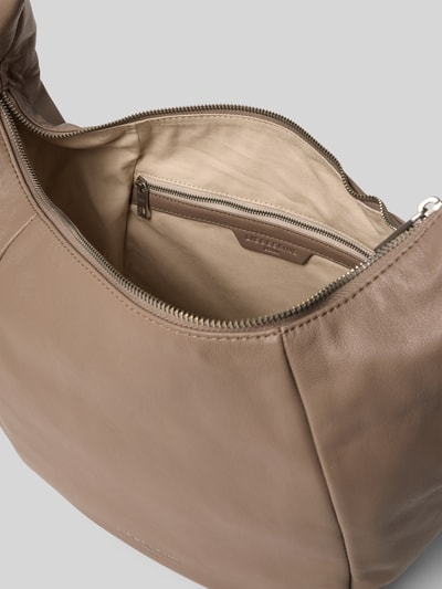 Produktfoto, Hobo Bag mit Label-Detail Modell 'FARRAH' von LIEBESKIND BERLIN in Beige mit Hauptfach, Reißverschluss und Innenfach, glatte Oberfläche