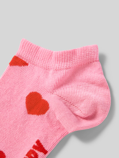 Produktfoto, Skarpety do sneakersów z mieszanki bawełny i elastanu, model 'HEART' od Happy Socks, różowe z czerwonymi sercami, prążkowany ściągacz, detale z logo