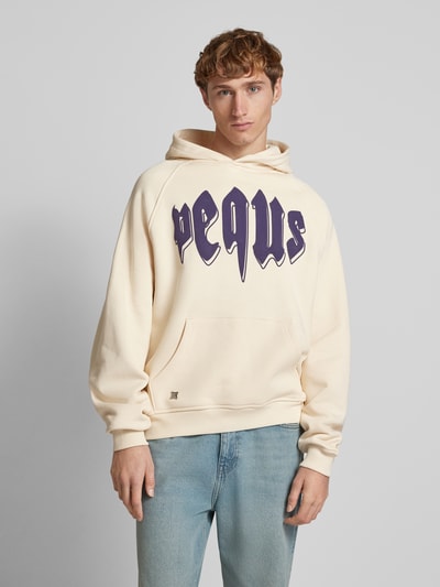 PEQUS Hoodie met labelprint, model 'Outlined Mythic Logo' Zand - 4