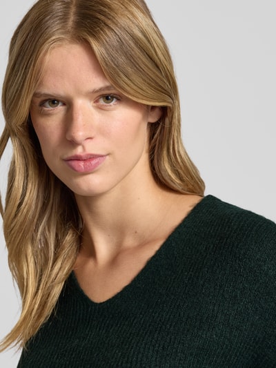 Only Regular Fit Strickpullover mit V-Ausschnitt Modell 'CAMILLA' Dunkelgruen 3