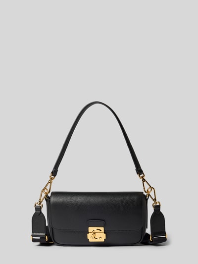 Produktfoto, Shoulder Bag mit Logo-Detail von Coccinelle in Schwarz, strukturierte Oberfläche, goldene Metallelemente, abnehmbarer Schulterriemen, 28x16x6 cm, Innenfach mit Reißverschluss