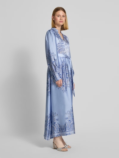 Neo Noir Maxikleid mit Bindegürtel Hellblau 1