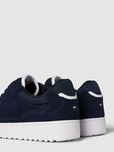 Tommy Hilfiger Sneakersy z detalem z logo Ciemnoniebieski 2