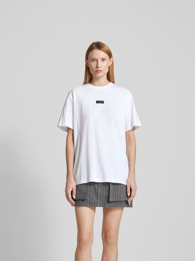 OH APRIL Oversized T-Shirt mit Label-Detail Weiss 4