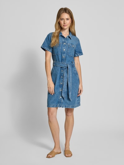 Tommy Hilfiger Sukienka jeansowa o kroju regular fit z wiązanym paskiem i krótkim rękawem Jeansowy niebieski 1