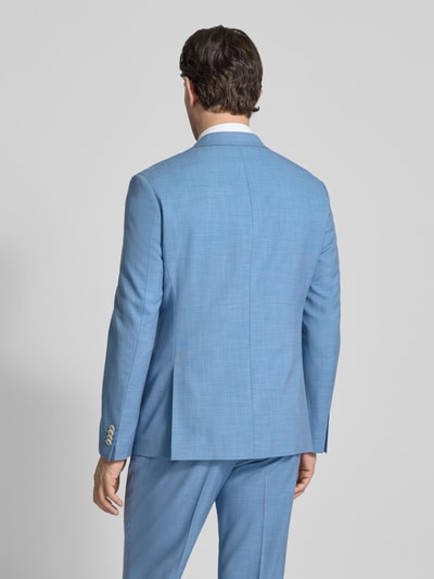Männermodel trägt Slim Fit Anzugjacke mit Reverskragen von MCNEAL in hellblau, doppelte Knopfleiste, Rückansicht, Ganzkörperansicht.