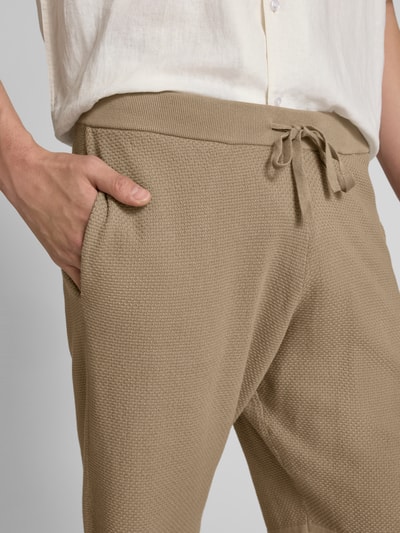 Christian Berg Men Sweatshorts mit Strukturmuster Taupe 3