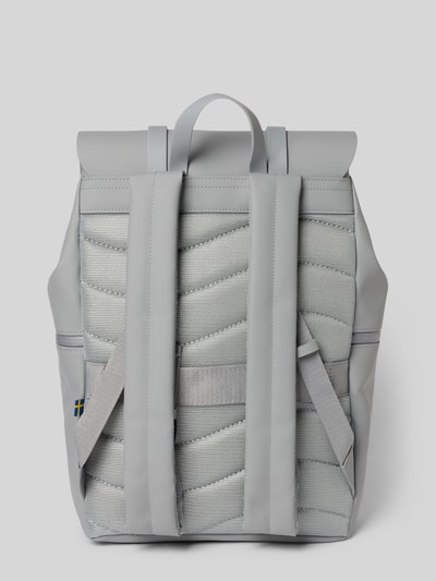 Produktfoto, Rucksack mit Logo-Detail Modell 'SPLÄSH 2.0' von GASTON LUGA in Hellgrau, matte Oberfläche, strukturierte Rückseite, verstellbare Schulterriemen, Rechteckform, 38x40x12 cm, Länge Schulterriemen 80 cm
