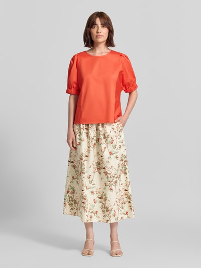 Frauenmodel trägt Midirock im Allover-Look Modell 'BAMBOO' von Fynch-Hatton aus reiner Baumwolle, A-Linie, Ganzkörperansicht von vorne.