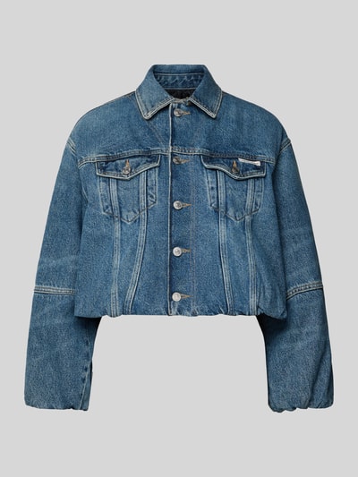 Produktfoto, Cropped Jeansjacke mit Knopfleiste von Calvin Klein Jeans aus Reine Baumwolle, blauer Denim, Hemdblusenkragen, Brusttaschen, lockerer Schnitt