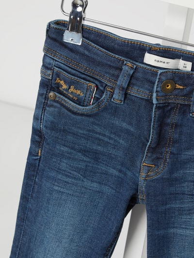 Name It Jeans in gerader Passform mit Stretch-Anteil Modell 'Theo' Jeansblau 2