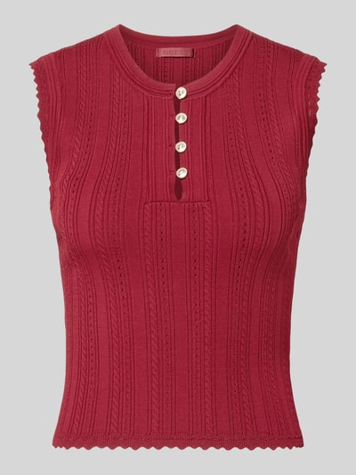 Produktfoto, Stricktop in Pointelle-Strick mit kurzer Knopfleiste von GUESS in Rot, Viskose-Mix, feine Struktur, körpernaher Schnitt