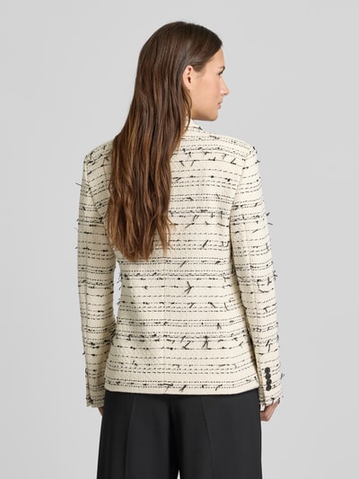 Vrouwenmodel draagt Slim Fit Longblazer uit katoenmix model 'JALETO9' van BOSS in bi-color webstructuur, lange mouwen, rugaanzicht