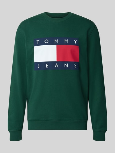 Produktfoto, zielona bluza Regular Fit Sweatshirt aus reiner Baumwolle od Tommy Jeans, prosta forma, gładka tekstura, logo z przodu
