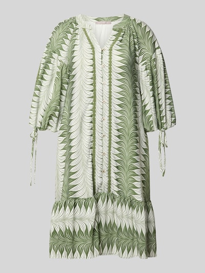 Produktfoto, Knielanges Tunikakleid aus Viskose-Mix mit V-Ausschnitt von Christian Berg Woman Selection, grün-weißes Blätter-Muster, A-Linie, 1/2-Arm mit Schnürung, glatte leichte Textur, Knopfleiste, Damen Tunikakleid