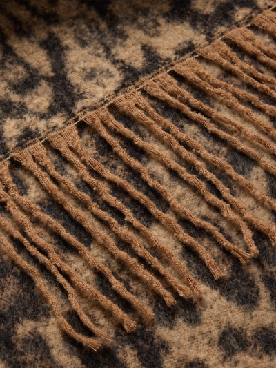 Produktfoto, Schal mit Fransen und Animal-Print Modell 'Cool' von Kurt Beines, braun-schwarze Rechteckform, weiche Textur, Detailaufnahme. Damen Schal von Kurt Beines, Fransen, Breite 42 cm, Länge 186 cm.