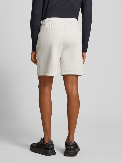Under Armour Relaxed Fit Sweatshorts mit Logo-Print Modell 'Unstoppable' Offwhite 5