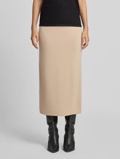 Frauenmodel trägt ausgestellten Midi-Rock aus reiner Schurwolle Modell 'Sonni' von Max Mara in Beige, strukturierte Oberfläche, Ganzkörperansicht von vorne. Damen Maxi-Rock, elastischer Bund, Gehschlitz, Bundweite und Länge bei Größe S im Kontext.