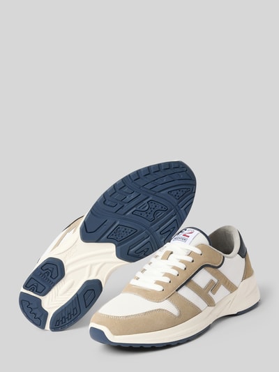 Produktfoto, sneakersy Sneaker mit Label-Detail Modell 'Alain' von HECHTER PARIS w beżowo-białych kolorach, fakturowana podeszwa, zaokrąglony kształt, wiązanie, detal z logo, wysokość obcasa w rozmiarze 44: 4 cm, wysokość cholewki w rozmiarze 44: 7 cm, szerokość w rozmiarze 44: 10 cm