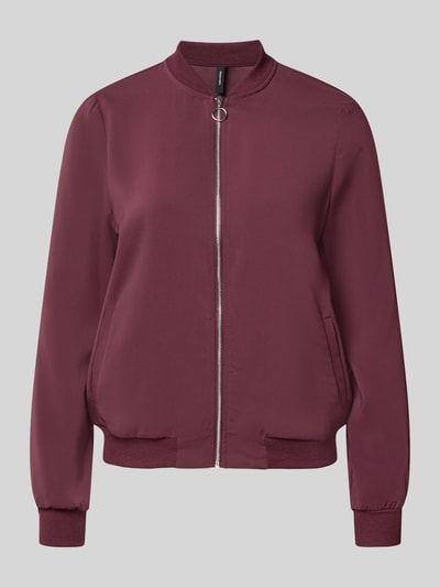 Produktfoto, Regular Fit Blouson mit Reißverschluss-Detail von VERO MODA in Dunkelrot mit glatter Textur, klare Linien, neutraler Hintergrund