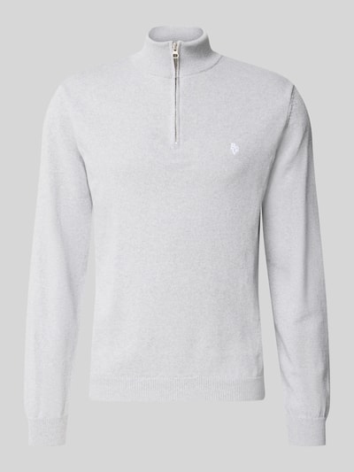 Produktfoto, Troyer mit Logo-Stitching und kurzem Reißverschluss von REVIEW, bawełniana mieszanka, krój modern fit, jasnoszary kolor, tekstura gładkiego dzianiny, ściągacze na zakończeniach, długość pleców w rozmiarze M: 65 cm, długość rękawa w rozmiarze M: 66 cm