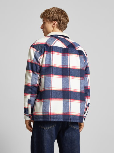 Tommy Jeans Kurtka koszulowa o kroju regular fit z listwą guzikową model ‘CHECK SHERPA’ Granatowy 5