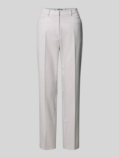 Produktfoto, Hose mit Bügelfalten und Eingrifftaschen von More & More in hellem Beige, Slim Fit, Material-Mix mit Viskose-Anteil, Bügelfalten, Eingrifftaschen und Gesäßtaschen, Produkt vor grauem Hintergrund.