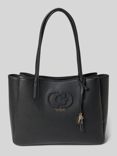 Produktfoto, Tote Bag in Leder-Optik Modell 'Isola' von Guess, schwarze Struktur, Logo-Detail, geteiltes Hauptfach mit Reißverschluss, schmale Schulterriemen, Maße 37 cm Breite, 27 cm Länge, 15 cm Tiefe, Schulterriemen 62 cm