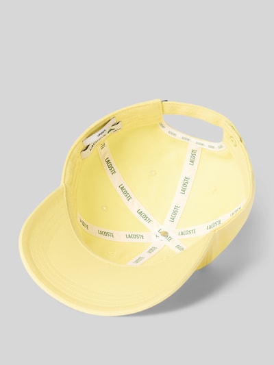Produktfoto, Basecap aus reiner Baumwolle von Lacoste in hellgelb, unifarben, Label Patch, feine Webstruktur, Schnallenverschluss