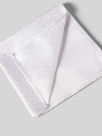Produktfoto, Fliege und Einstecktuch im Set aus reiner Seide von Prince Bowtie, weiß glänzend, feine Ornamente, klassische Form, für Herren