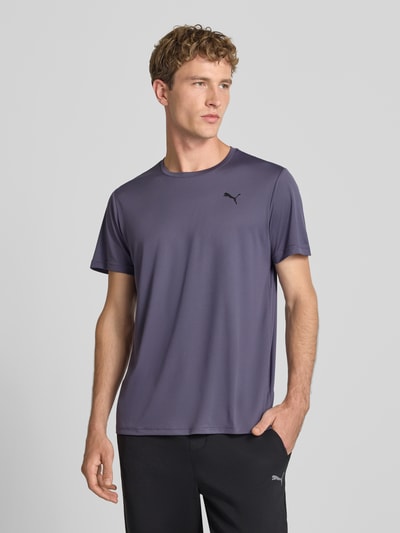 Männermodel trägt Regular Fit Sport-T-Shirt mit Logo-Print Modell 'TAD Essential' von PUMA, Herren Sport-T-Shirt, Ganzkörperansicht von vorne.