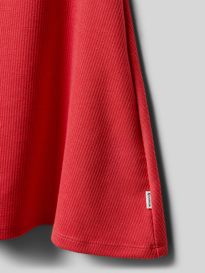 Produktfoto, Regular Fit Kleid mit Rundhalsausschnitt von Garcia aus Elastischer-Material-Mix in Rot, gerippte Textur, Detailaufnahme